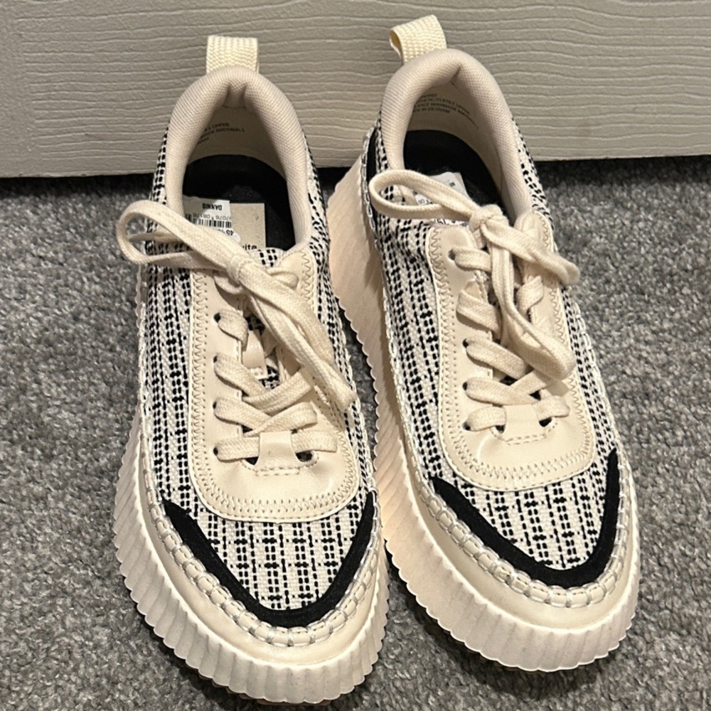 Dolce Vita sneakers Black and Cream Sneakers